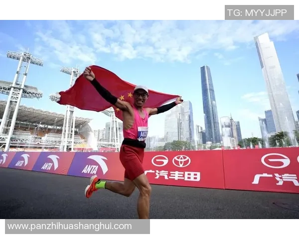 广州城市马拉松精彩点评滑板队节奏表现引人瞩目